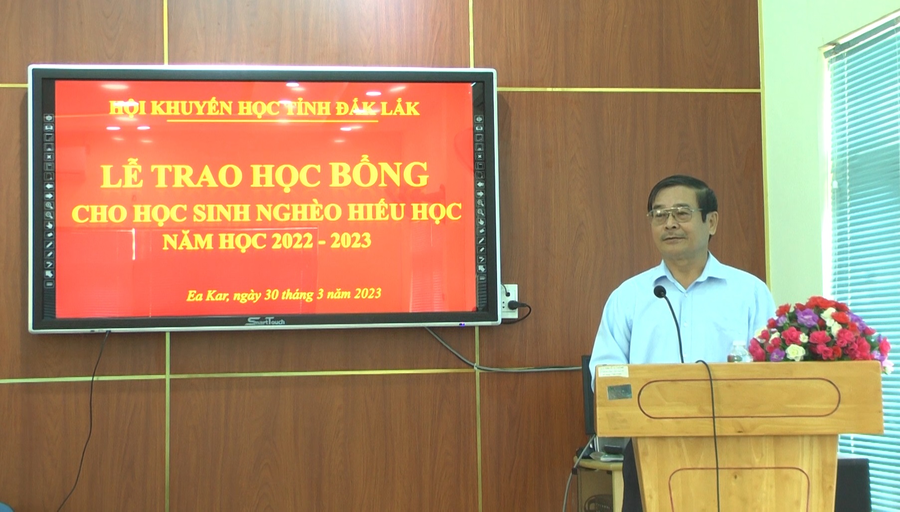 trao học bổng thầy làm tc